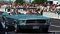 Bill Clinton und sein Ford Mustang Cabrio von 1976.  Foto:Ford